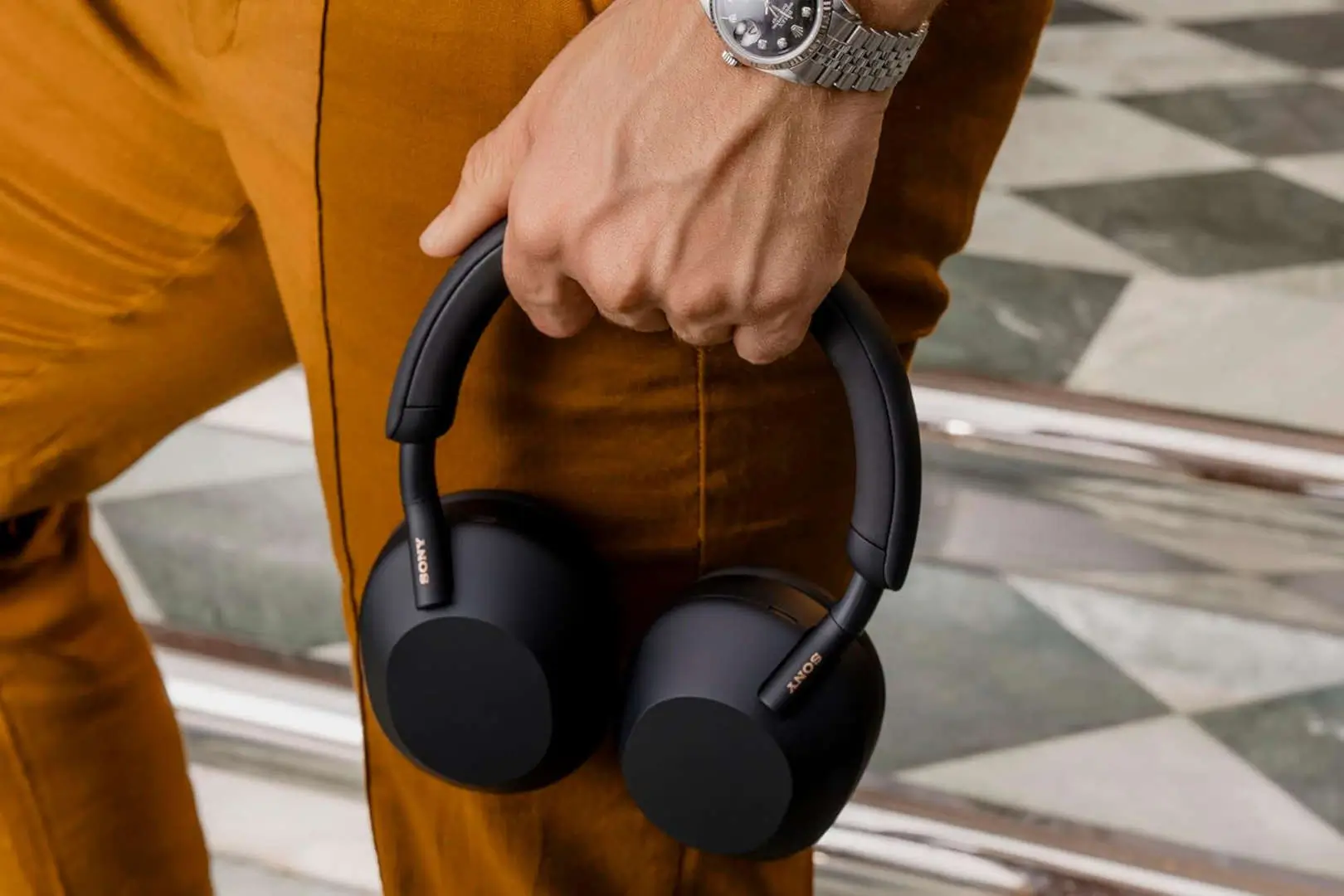 You are currently viewing Amazon is clearing shelves with a generous discount on the Sony WH-1000XM5
